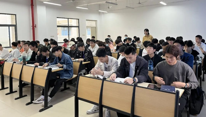 教学动态|展教学风采 促教师成长——计信学院开展优秀教师公开课教研活动