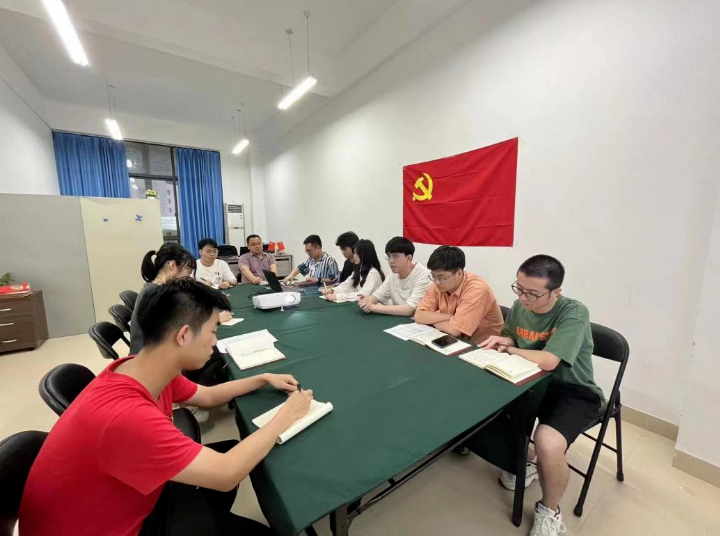 计信学院学生第五党支部开展“不负韶华 勇担重任”主题研讨