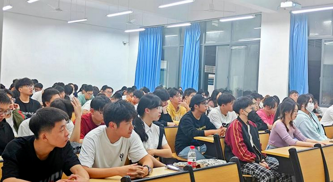 “筑梦未来，‘职’属于你”｜计信学院召开军队文职政策解读及报考攻略专题讲座 