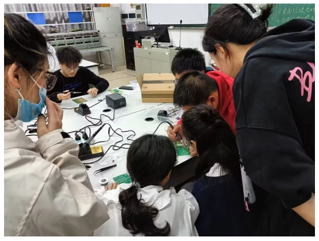 聚在福理 焊出未来||福州理工学院计算与信息科学学院第二届焊接技能竞赛火热进行中！