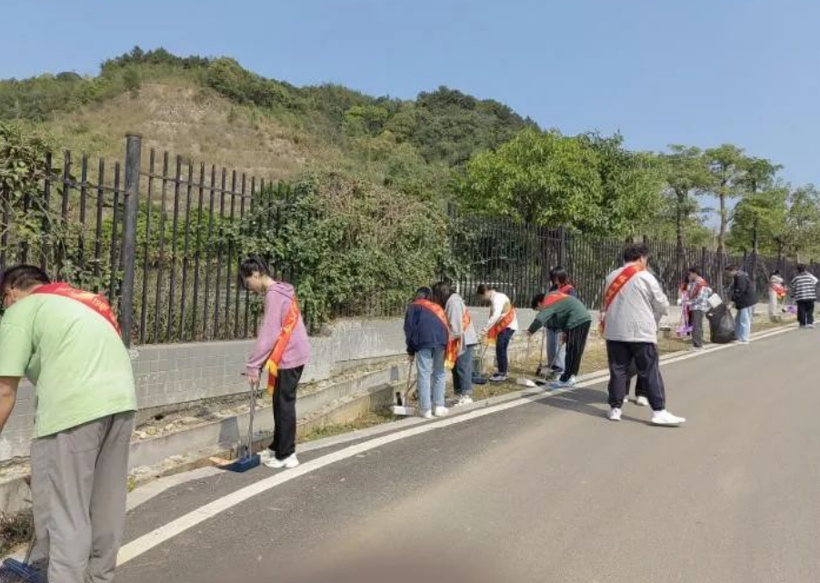 传承雷锋精神，弘扬时代新风｜计算与信息科学学院开展校园及周边环境志愿服务活动