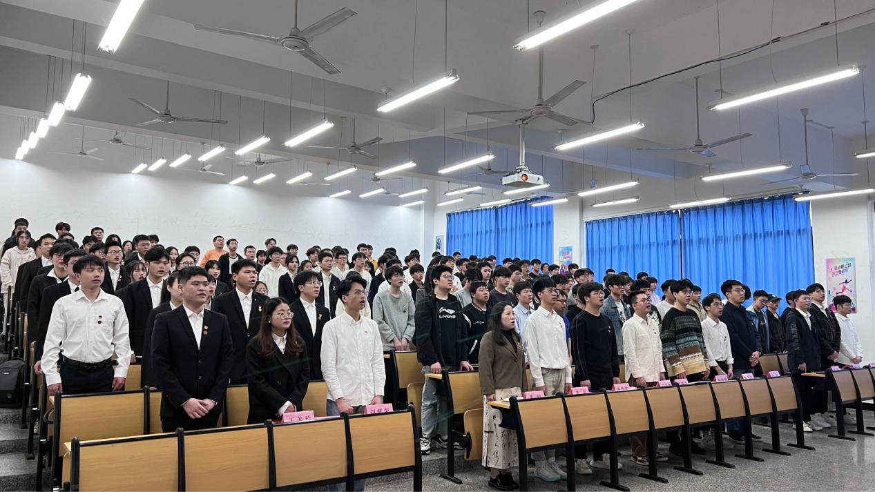永葆初心跟党走 青春逐梦新征程丨计信学院举办第十一期入党积极分子培训班开班仪式暨新发展党员宣誓仪式