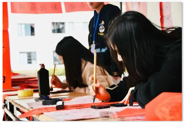 社团招新 | 以书会友，共绘未来，言墨书法协会纳新啦~